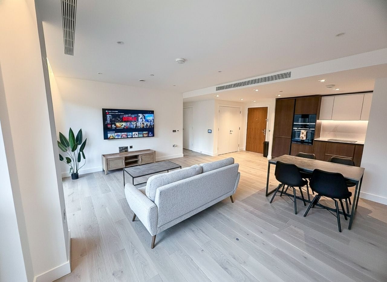 2 Bed Flat, Russel Square, WC1X photo 2
