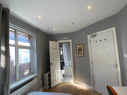 5 Bed Semi-Detached House, Broadlands Road, SO17