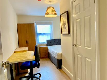 5 Bed Semi-Detached House, Highcrown Street, SO17