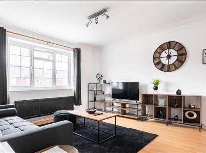 1 Bed Maisonette, Stevens Close, KT17