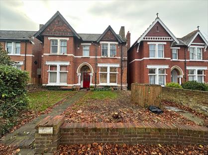 Studio Flat, Mount Park Crescent, W5