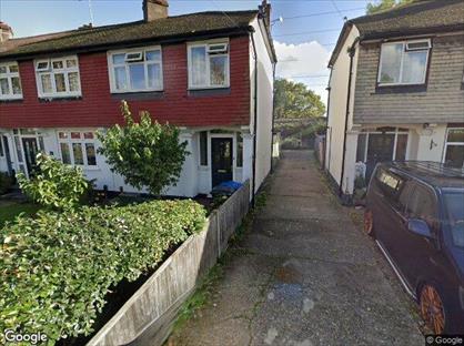 4 Bed Semi-Detached House, Knollmead, KT5