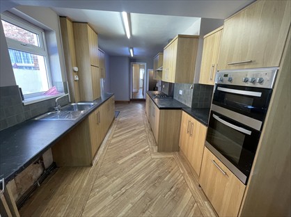 4 Bed Terraced House, Park Lane, DL1