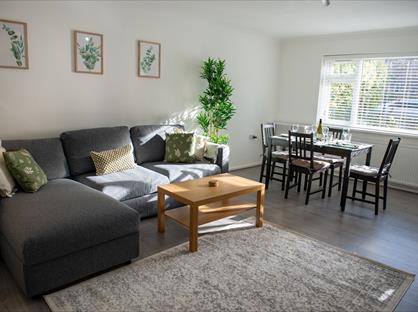 2 Bed Flat, Lovelace Road, KT6