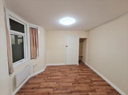 Studio Flat, Frith Road, E11