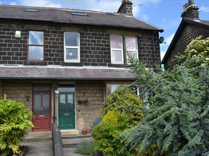 5 Bed Semi-Detached House, New Road, LS19