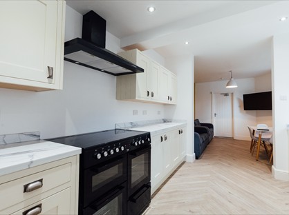 6 Bed Terraced House, Newland Avenue, HU5