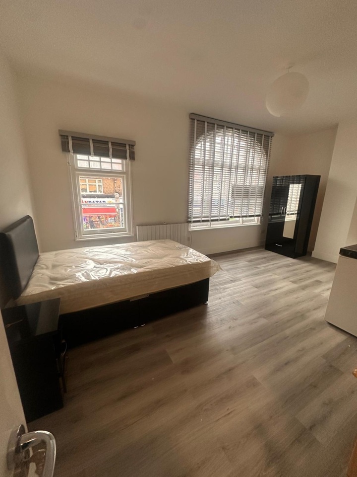 London - Room in a Shared House, London Road, SW16 - To Rent Now for £ ...