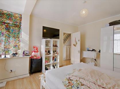 Room in a Shared House, Overton Road, E10