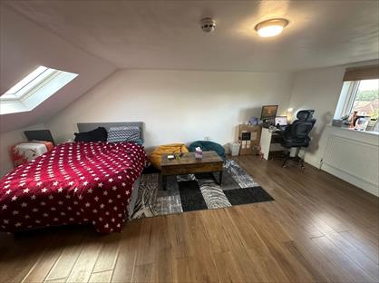 Room in a Shared House, Nelson Road, TW2