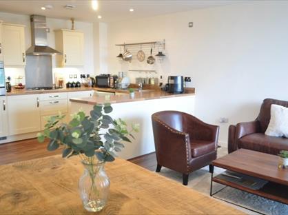 2 Bed Flat, Tunnicliffe Close, SN3