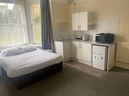 Studio Flat, Waterden Road, GU1