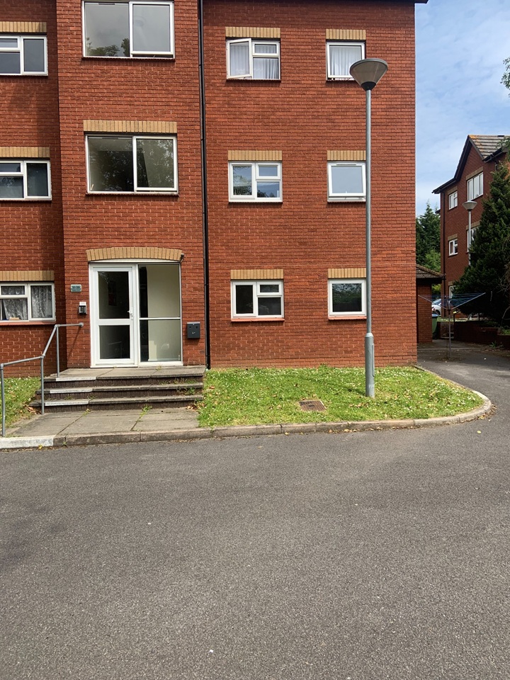 2 Bed Flat, Cobden Avenue, SO18, N1 7GU