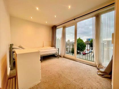 Room in a Shared House, Rosebank Road, E17