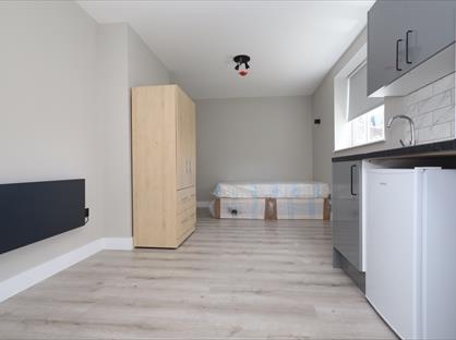 Studio Flat, Hilldene Avenue, RM3