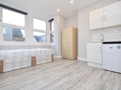 Studio Flat, Pownall Road, TW3