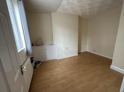 3 Bed Semi-Detached House, Greenford Avenue, UB1