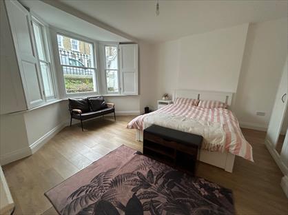 2 Bed Flat, Liston Road, SW4