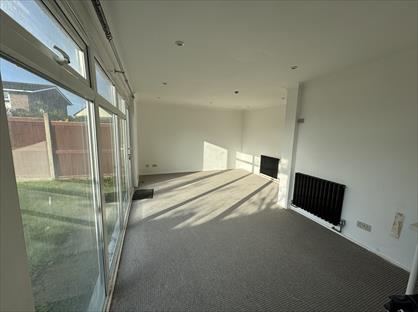 3 Bed Terraced House, Robin Way, GU2