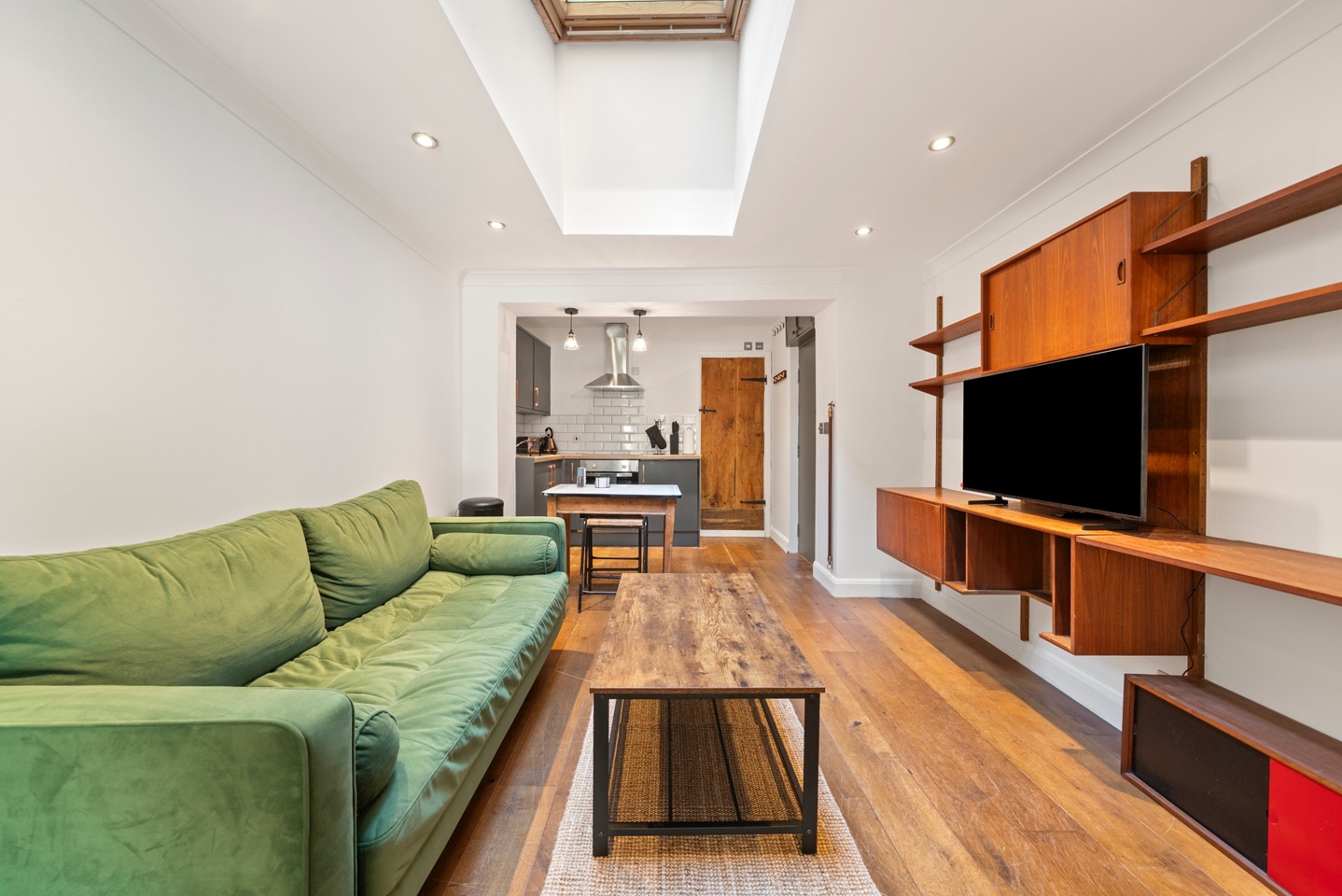 Studio Flat, Kingsland Road, E8 photo 3