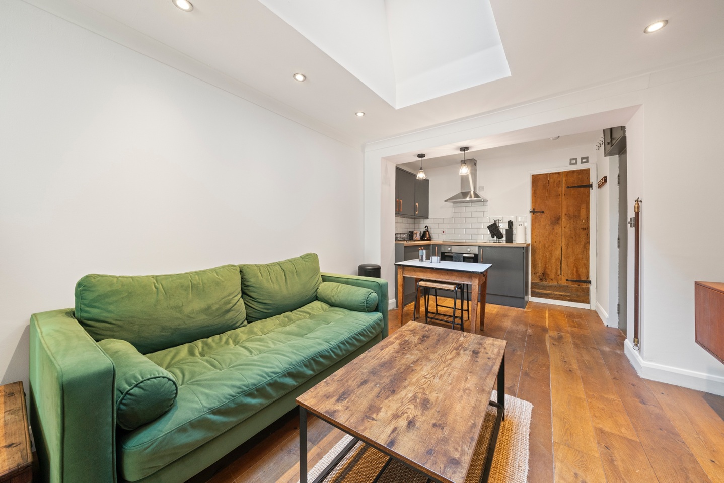 Studio Flat, Kingsland Road, E8 photo 4