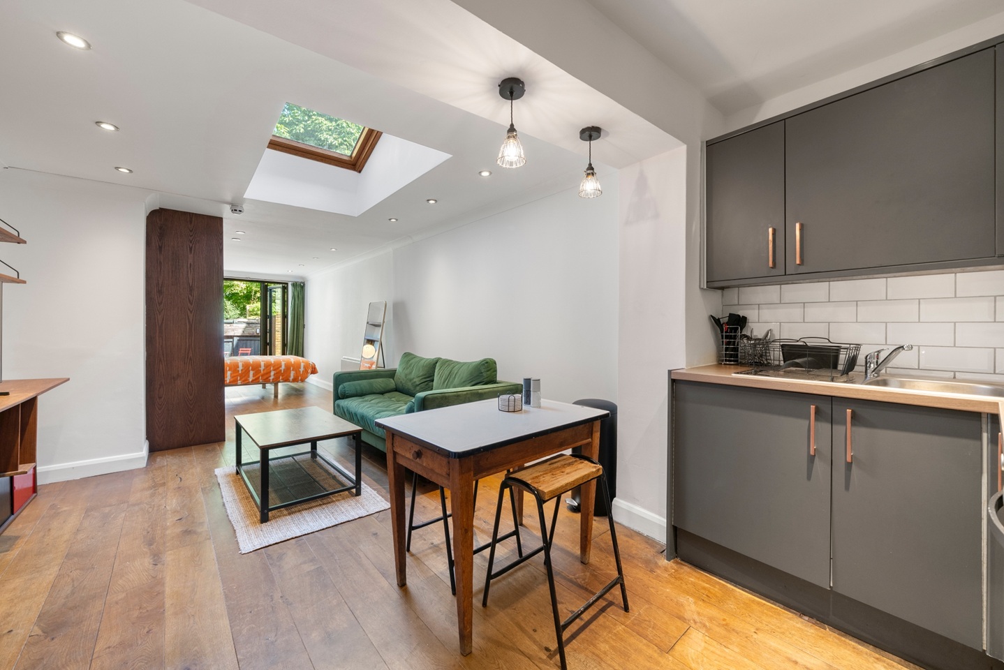 Studio Flat, Kingsland Road, E8