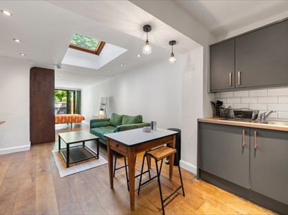 Studio Flat, Kingsland Road, E8