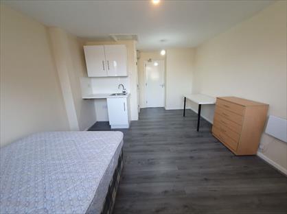 Studio Flat, Barchester Close, UB8