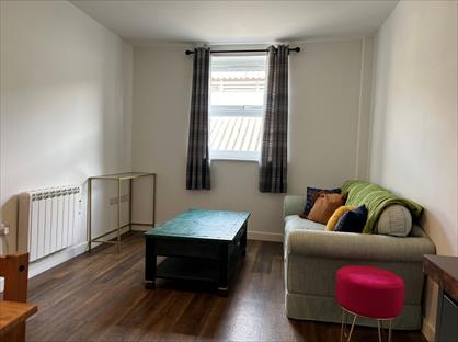 2 Bed Flat, High Street, GL50