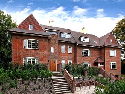 4 Bed Flat, Sarum Road, SO22