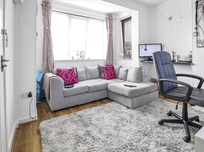 1 Bed Flat, Cheney Manor Road, SN2