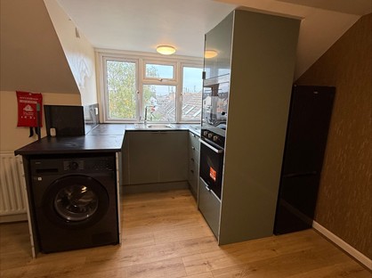 1 Bed Flat, Cheney Manor Road, SN2