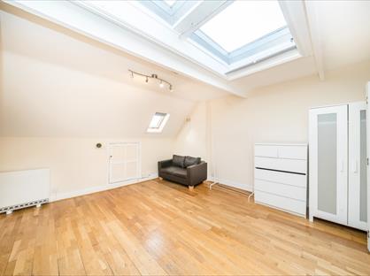 Studio Flat, Luffman Road, SE12