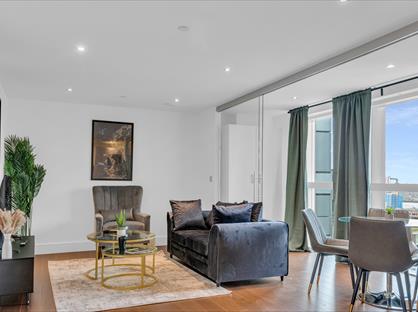 2 Bed Flat, Lincoln Plaza, E14