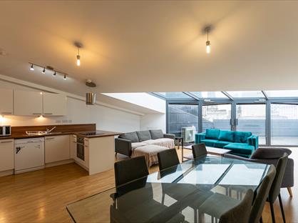 3 Bed Flat, Mann Island, L3