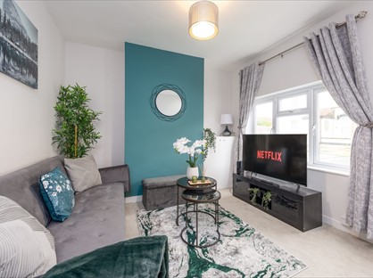 3 Bed Terraced House, Kitchener Road, ME2