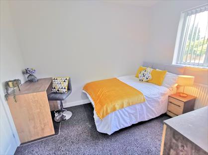 Room in a Shared House, Holly Road, B68