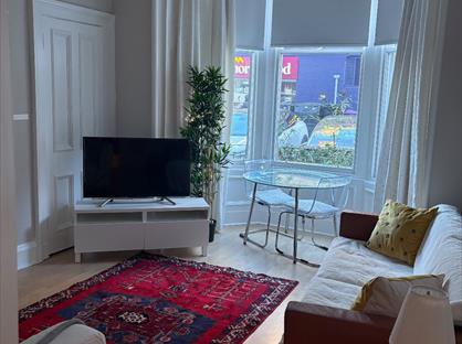 2 Bed Flat, Dean Park Street, EH4