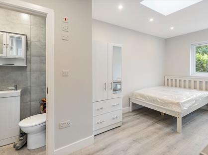 Studio Flat, Hunters Grove, UB3