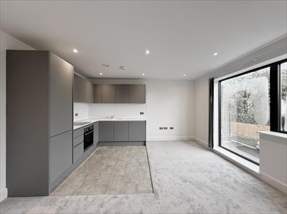 Studio Flat, Dollis Road, NW7