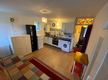 Studio Flat, Ruthin Close, LU1