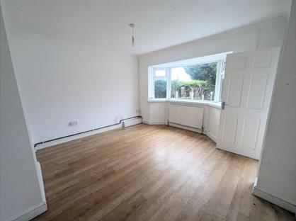 3 Bed Semi-Detached House, Hawksford Crescent, WV10