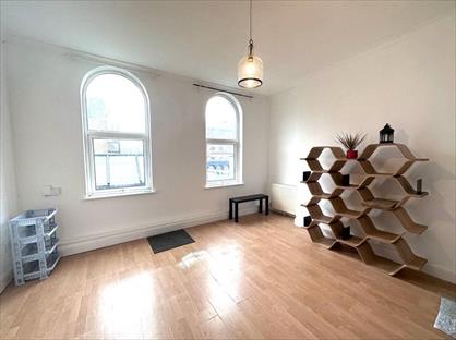 Studio Flat, Finsbury Park, N4