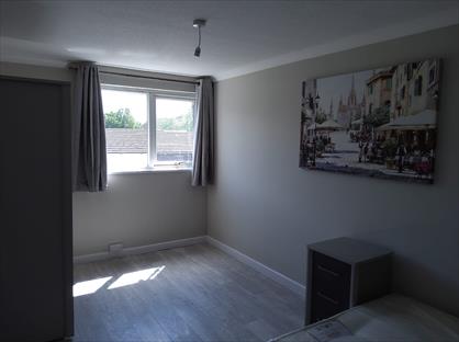 Studio Flat, Alcotes, SS14