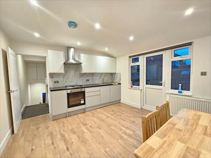 4 Bed Flat, Wallwood Road, E11