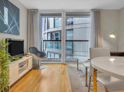 1 Bed Flat, Cobalt Point, E14