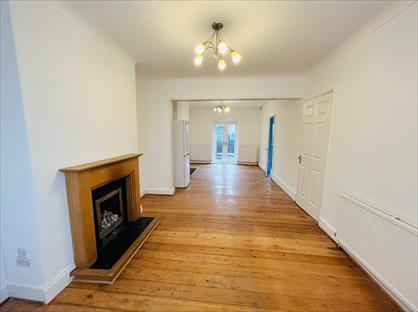 3 Bed Semi-Detached House, Worsley Road, M30