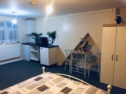 Studio Flat, Rosebery Avenue, N17