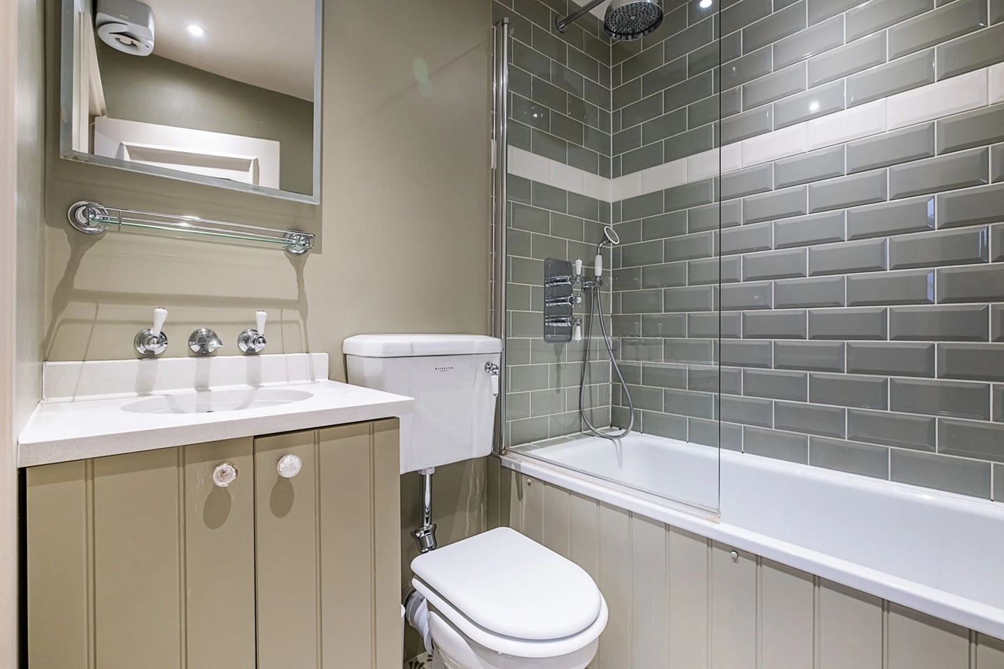 Additional image 8 of 2 Bed Flat, Kenwyn Road, SW4, N1 7GU