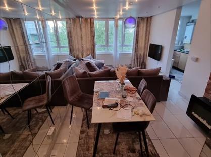 1 Bed Flat, Gardiner House, SW11